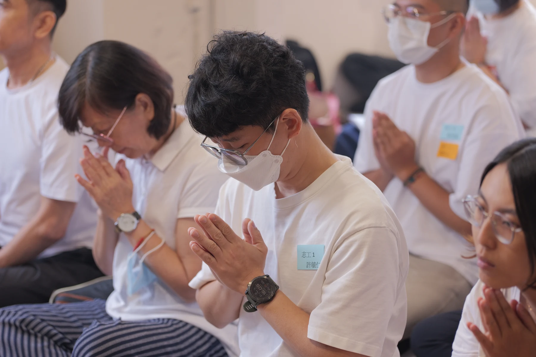 上慈忠孝共修大眾合掌祈請